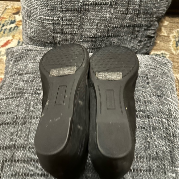 Cobb Hill by New Balance Women's Classic Black Loafers - Picture 6 of 8